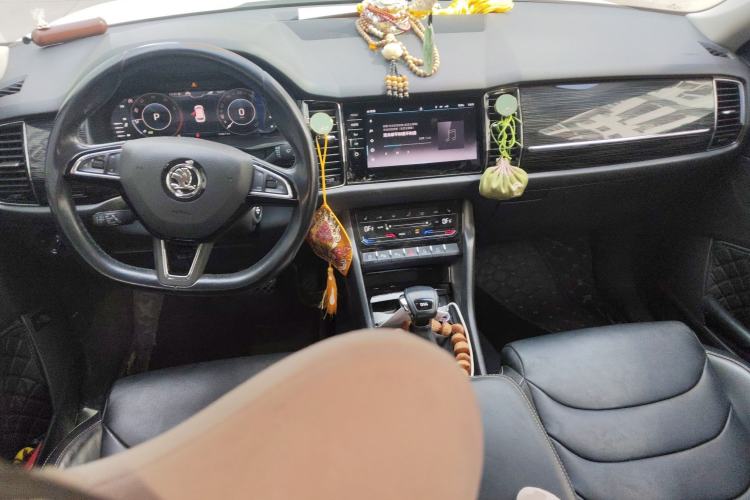 Used Skoda Kodiaq 2019 Facelifted TSI380 7-Seater All-Wheel-Drive Flagship Version China VI Standard Center Console