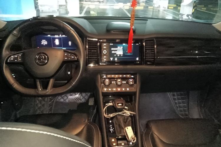 Used Skoda Kodiaq 2019 Facelifted TSI330 5-Seater Two-Wheel-Drive Luxury Enjoyment Edition China VI Standard Center Console