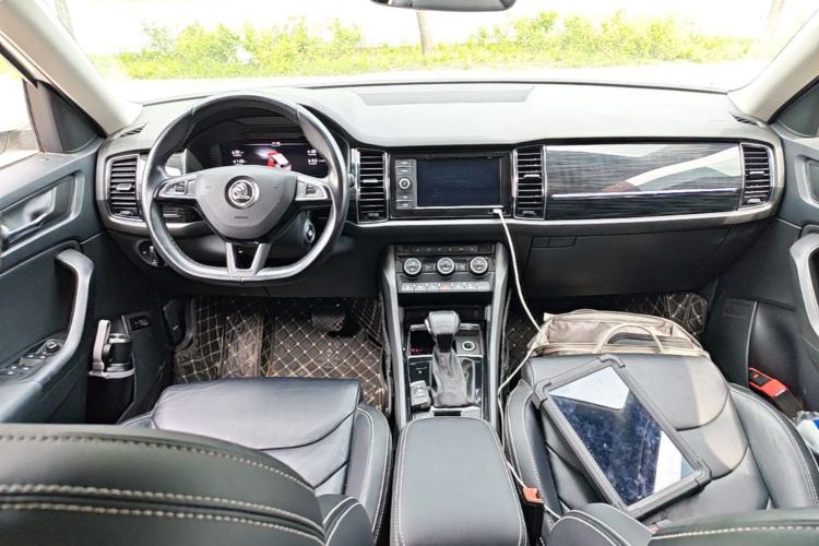 Used Skoda Kodiaq 2019 Facelifted TSI330 7-Seater Two-Wheel-Drive Luxury Enjoyment Edition China VI Standard Center Console