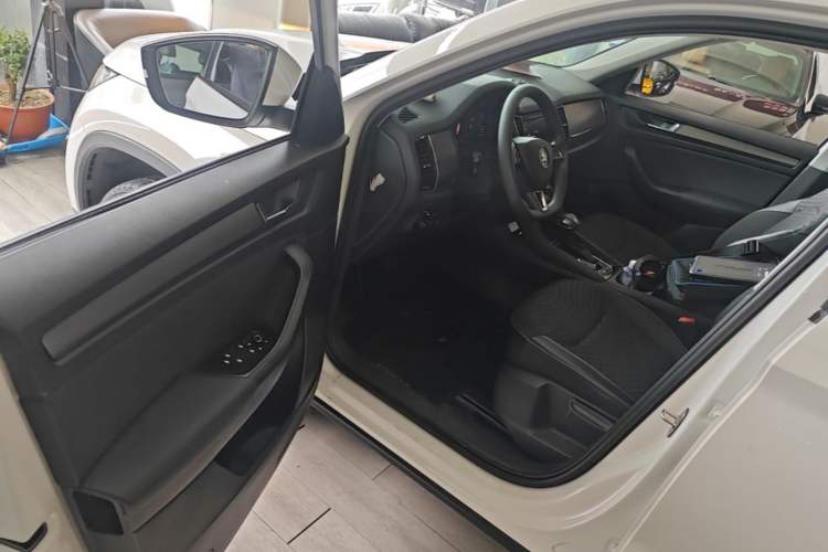 Used Skoda Kodiaq 2019 Restyled TSI330 5-Seater Two-Wheel Drive Comfort Version China VI Standard Driver Seat