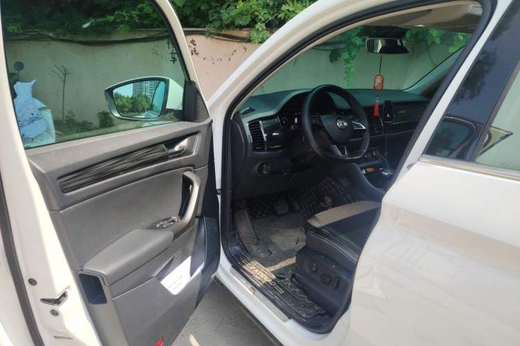Used Skoda Kodiaq 2019 Facelifted TSI330 7-Seater Two-Wheel-Drive Luxury Enjoyment Edition China VI Standard Driver Seat