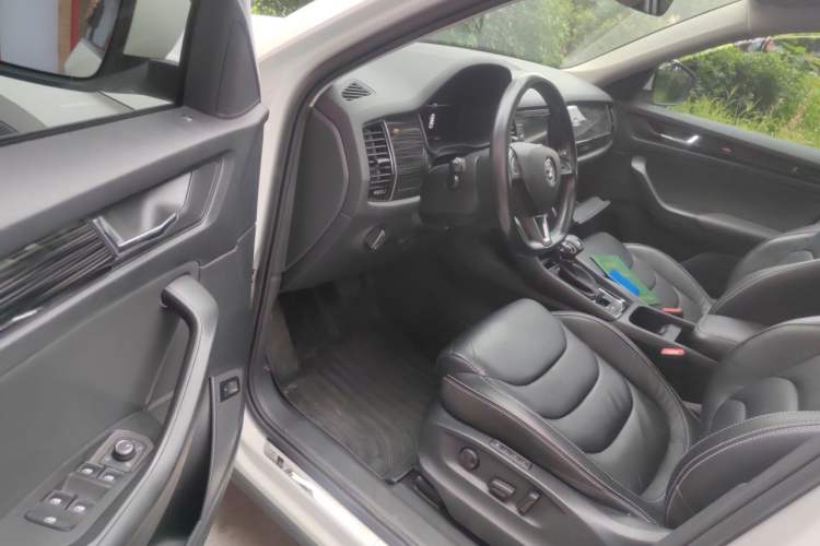 Used Skoda Kodiaq 2019 Facelifted TSI330 7-Seater Two-Wheel-Drive Luxury Enjoyment Edition China VI Standard Driver Seat