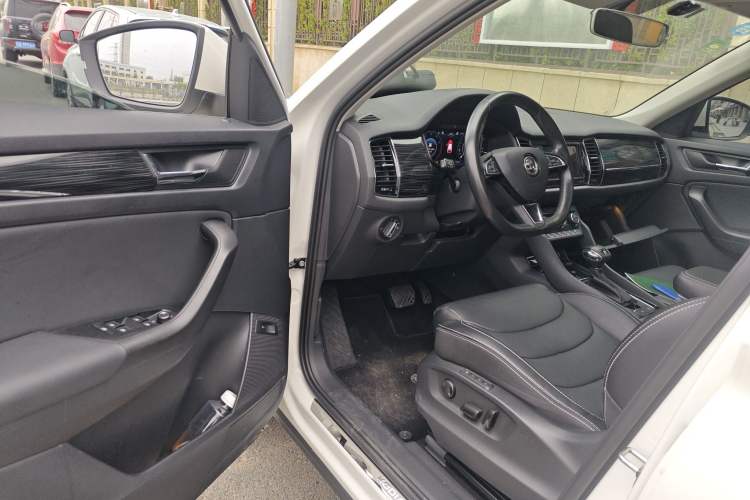 Used Skoda Kodiaq 2019 Facelifted TSI330 5-Seater Two-Wheel-Drive Luxury Enjoyment Edition China VI Standard Driver Seat
