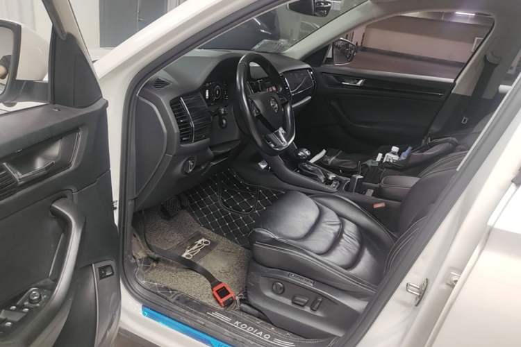 Used Skoda Kodiaq 2019 Facelifted TSI330 5-Seater Two-Wheel-Drive Luxury Enjoyment Edition China VI Standard Driver Seat
