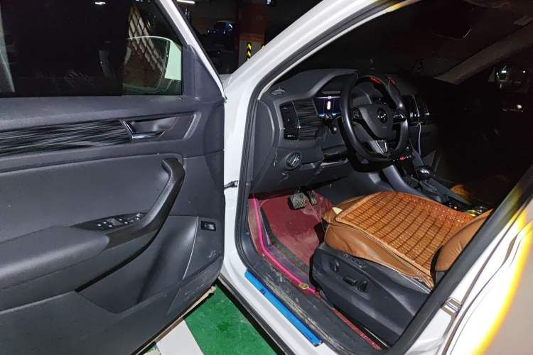 Used Skoda Kodiaq 2019 Facelifted TSI330 5-Seater Two-Wheel-Drive Luxury Enjoyment Edition China VI Standard Driver Seat