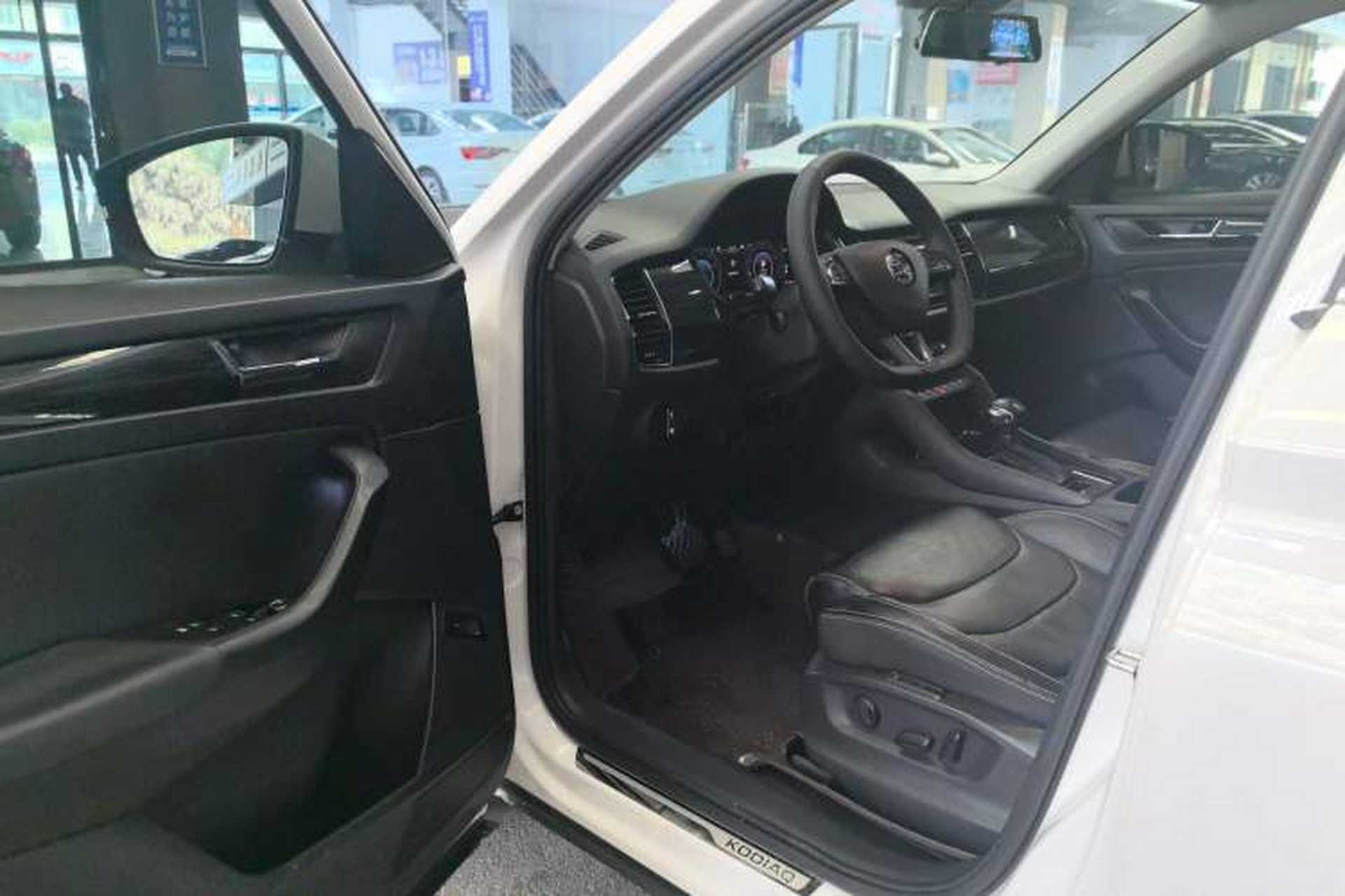 Used Skoda Kodiaq 2019 Facelifted TSI330 5-Seater Two-Wheel-Drive Luxury Enjoyment Edition China V Emission Standard Driver Seat