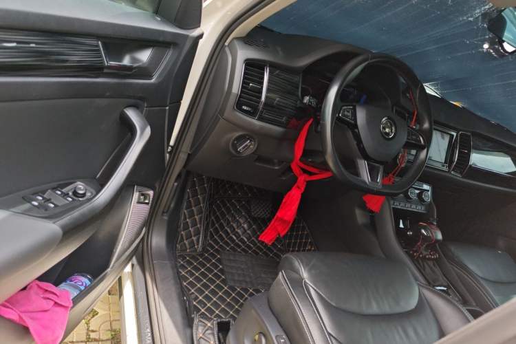 Used Skoda Kodiaq 2019 Facelifted TSI330 7-Seater Two-Wheel-Drive Luxury Enjoyment Edition China VI Standard Driver Seat