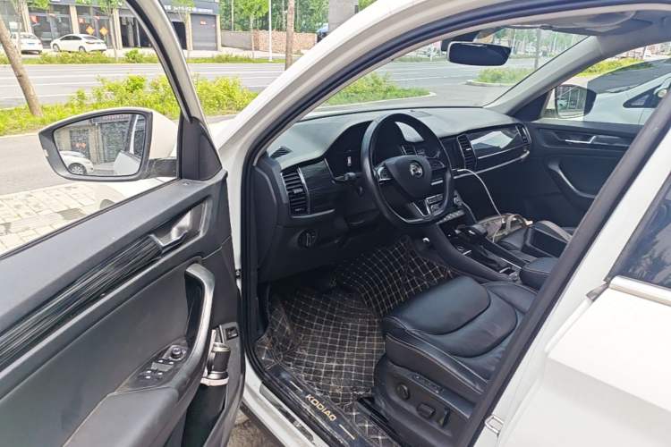 Used Skoda Kodiaq 2019 Facelifted TSI330 7-Seater Two-Wheel-Drive Luxury Enjoyment Edition China VI Standard Driver Seat