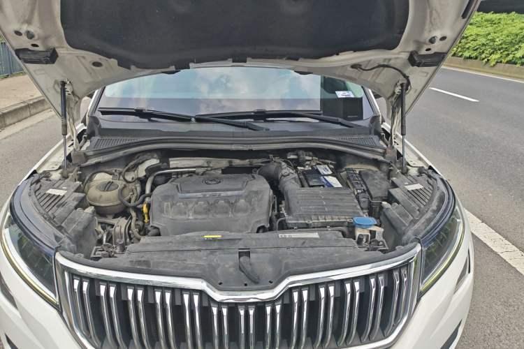 Used Skoda Kodiaq 2019 Facelifted TSI330 7-Seater Two-Wheel-Drive Luxury Enjoyment Edition China VI Standard Engine Bay