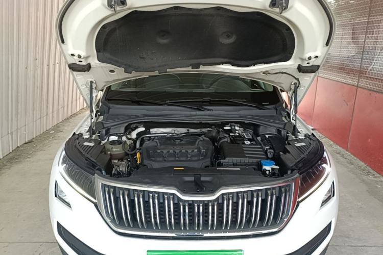Used Skoda Kodiaq 2019 Facelifted TSI330 7-Seater Two-Wheel-Drive Luxury Enjoyment Edition China VI Standard Engine Bay