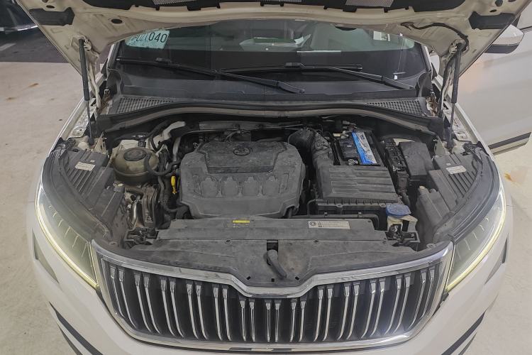 Used Skoda Kodiaq 2019 Facelifted TSI330 5-Seater Two-Wheel-Drive Luxury Enjoyment Edition China VI Standard Engine Bay