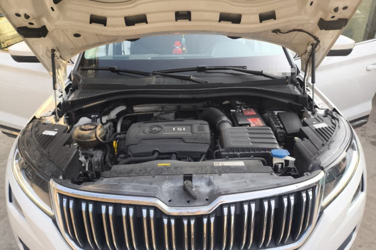 Used Skoda Kodiaq 2019 Facelifted TSI380 7-Seater All-Wheel-Drive Luxury Enjoyment Edition China VI Standard Engine Bay