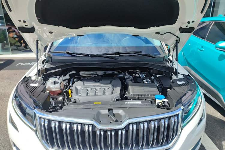 Used Skoda Kodiaq 2019 Facelifted TSI330 5-Seater Two-Wheel-Drive Luxury Enjoyment Edition China VI Standard Engine Bay