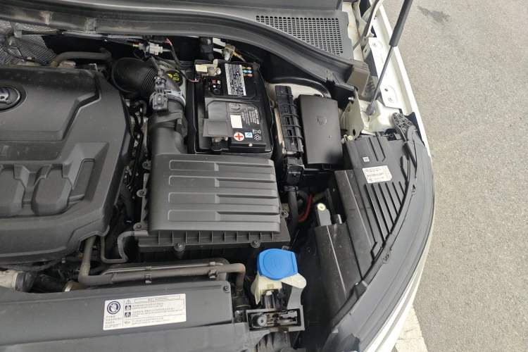 Used Skoda Kodiaq 2019 Facelifted TSI330 5-Seater Two-Wheel-Drive Luxury Enjoyment Edition China VI Standard Engine Bay Left