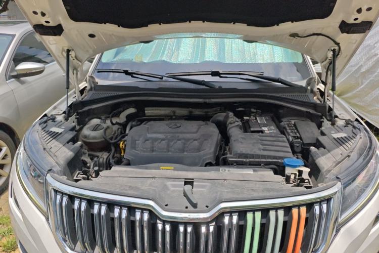 Used Skoda Kodiaq 2019 Facelifted TSI330 7-Seater Two-Wheel-Drive Luxury Enjoyment Edition China VI Standard Engine Bay