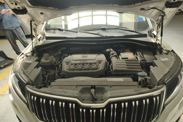 Used Skoda Kodiaq 2019 Facelifted TSI330 7-Seater Two-Wheel-Drive Luxury Enjoyment Edition China VI Standard Engine Bay