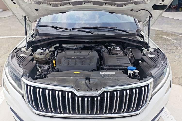 Used Skoda Kodiaq 2019 Facelifted TSI330 7-Seater Two-Wheel-Drive Luxury Enjoyment Edition China VI Standard Engine Bay