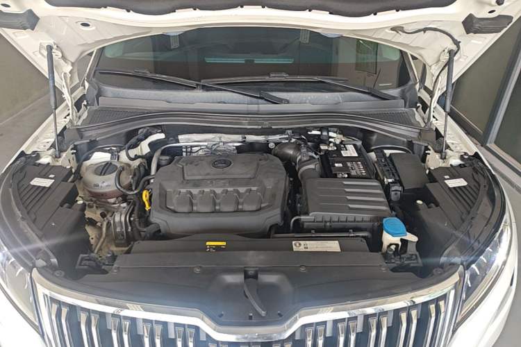 Used Skoda Kodiaq 2019 Facelifted TSI330 5-Seater Two-Wheel-Drive Luxury Enjoyment Edition China VI Standard Engine Bay