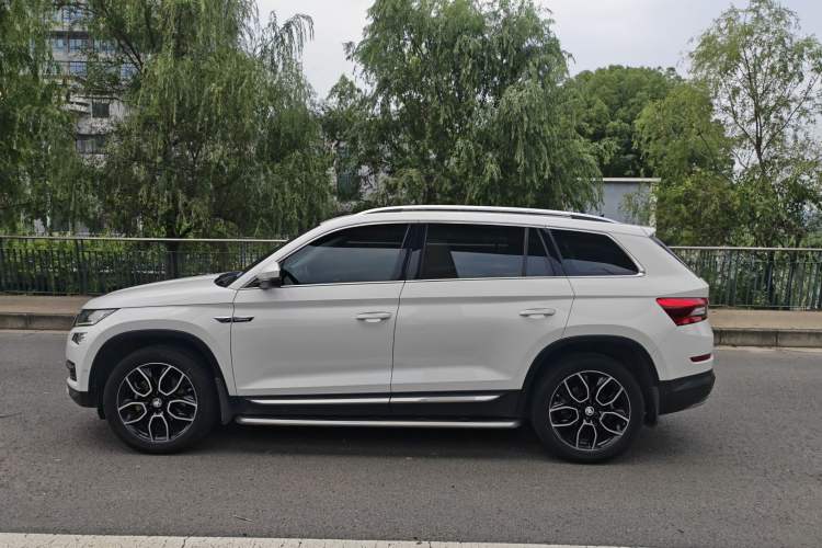 Used Skoda Kodiaq 2019 Facelifted TSI330 7-Seater Two-Wheel-Drive Luxury Enjoyment Edition China VI Standard Exterior 3