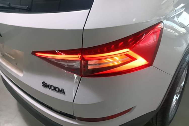 Used Skoda Kodiaq 2019 Facelifted TSI330 5-Seater Two-Wheel-Drive Luxury Enjoyment Edition China VI Standard Exterior 3