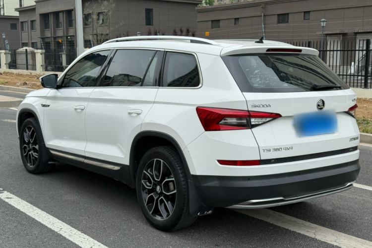 Used Skoda Kodiaq 2019 TSI380 7-Seater Four-Wheel-Drive Flagship Model China VI Standard Exterior 3