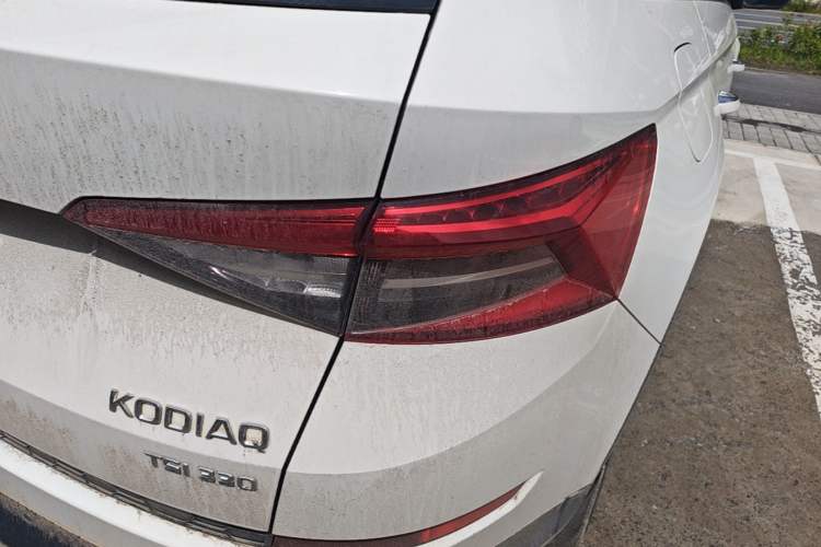 Used Skoda Kodiaq 2019 Facelifted TSI330 7-Seater Two-Wheel-Drive Luxury Enjoyment Edition China VI Standard Exterior 3
