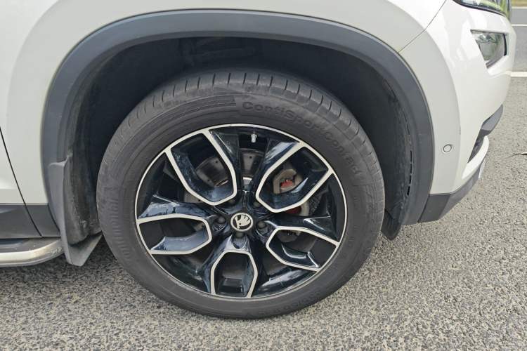 Used Skoda Kodiaq 2019 Facelifted TSI330 7-Seater Two-Wheel-Drive Luxury Enjoyment Edition China VI Standard Exterior 4