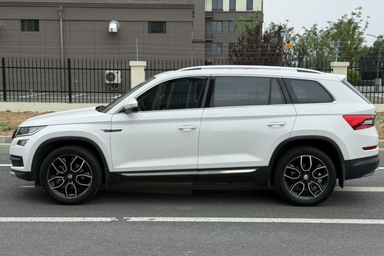 Used Skoda Kodiaq 2019 TSI380 7-Seater Four-Wheel-Drive Flagship Model China VI Standard Exterior 5