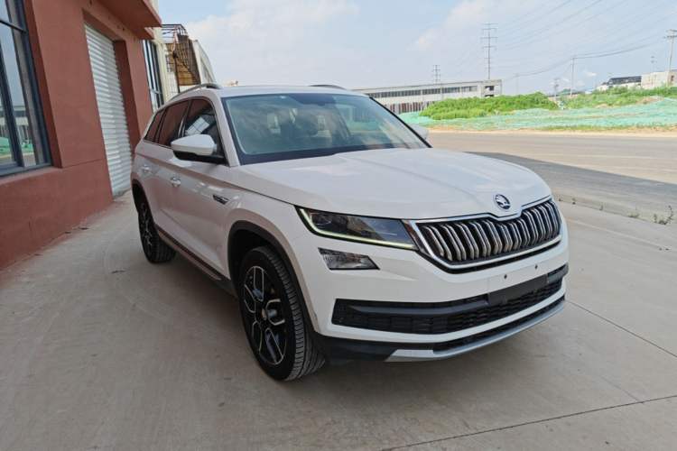 Used Skoda Kodiaq 2019 Facelifted TSI330 7-Seater Two-Wheel-Drive Luxury Enjoyment Edition China VI Standard Front Right 45 Deg