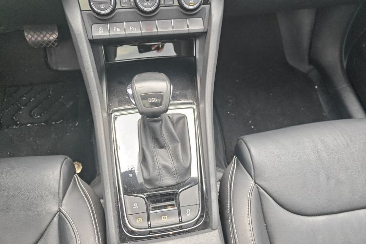 Used Skoda Kodiaq 2019 Facelifted TSI330 7-Seater Two-Wheel-Drive Luxury Enjoyment Edition China VI Standard Gear Lever
