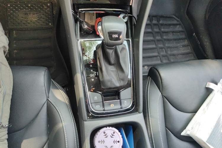 Used Skoda Kodiaq 2019 Facelifted TSI330 5-Seater Two-Wheel-Drive Luxury Enjoyment Edition China V Emission Standard Gear Lever
