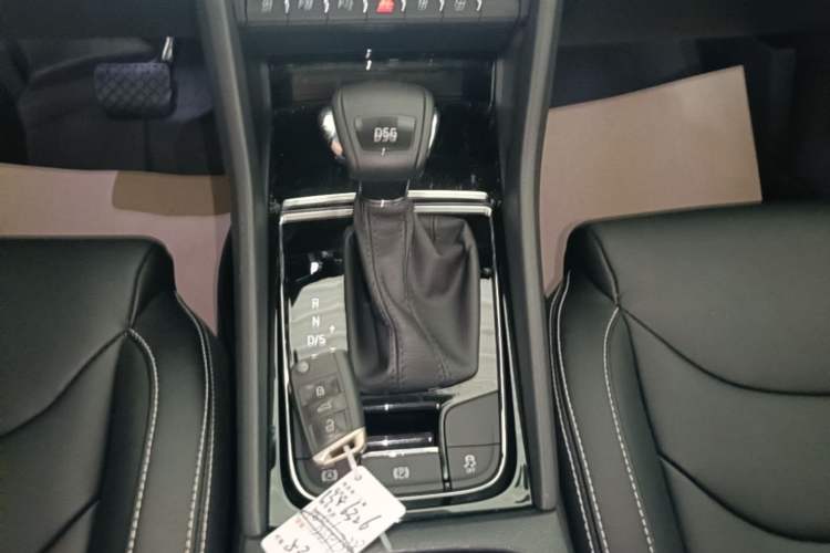 Used Skoda Kodiaq 2019 Facelifted TSI330 7-Seater Two-Wheel-Drive Luxury Enjoyment Edition China VI Standard Gear Lever
