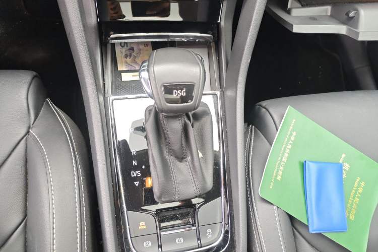 Used Skoda Kodiaq 2019 Facelifted TSI330 5-Seater Two-Wheel-Drive Luxury Enjoyment Edition China VI Standard Gear Lever