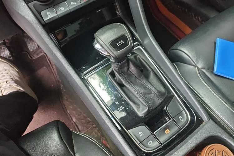 Used Skoda Kodiaq 2019 Facelifted TSI330 5-Seater Two-Wheel-Drive Luxury Enjoyment Edition China VI Standard Gear Lever