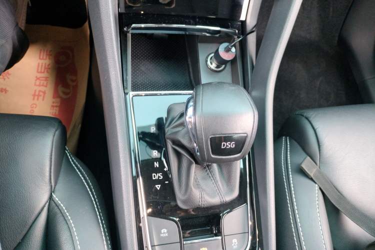 Used Skoda Kodiaq 2019 Facelifted TSI330 5-Seater Two-Wheel-Drive Luxury Enjoyment Edition China VI Standard Gear Lever