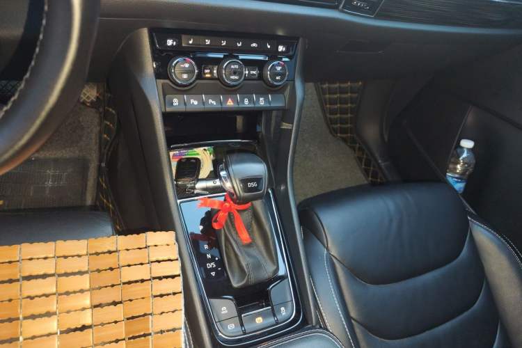 Used Skoda Kodiaq 2019 Facelifted TSI330 7-Seater Two-Wheel-Drive Luxury Enjoyment Edition China VI Standard Gear Lever