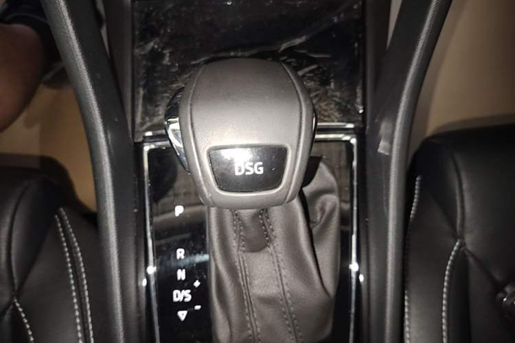 Used Skoda Kodiaq 2019 Facelifted TSI330 7-Seater Two-Wheel-Drive Luxury Enjoyment Edition China VI Standard Gear Lever