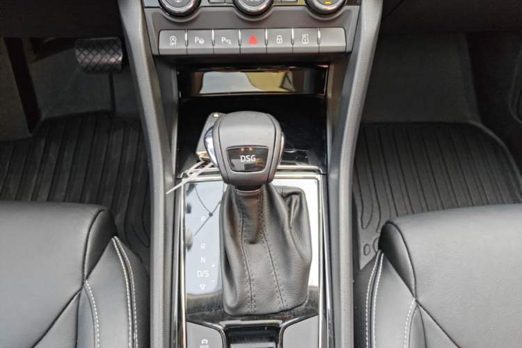 Used Skoda Kodiaq 2019 Facelifted TSI330 7-Seater Two-Wheel-Drive Luxury Enjoyment Edition China VI Standard Gear Lever