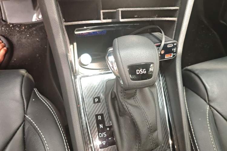 Used Skoda Kodiaq 2019 Facelifted TSI330 5-Seater Two-Wheel-Drive Luxury Enjoyment Edition China VI Standard Gear Lever