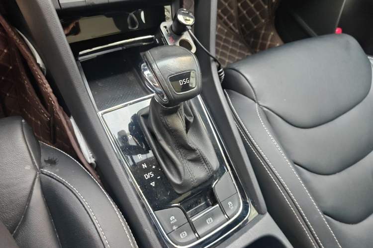 Used Skoda Kodiaq 2019 Facelifted TSI330 7-Seater Two-Wheel-Drive Luxury Enjoyment Edition China VI Standard Gear Lever