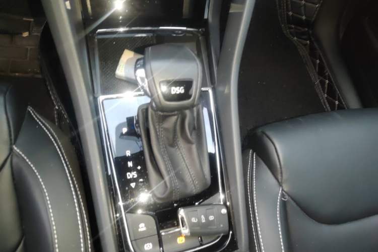 Used Skoda Kodiaq 2019 Facelifted TSI330 5-Seater Two-Wheel-Drive Luxury Enjoyment Edition China VI Standard Gear Lever
