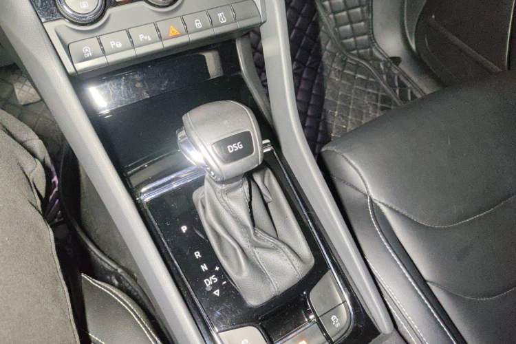 Used Skoda Kodiaq 2019 Facelifted TSI330 5-Seater Two-Wheel-Drive Luxury Enjoyment Edition China VI Standard Gear Lever
