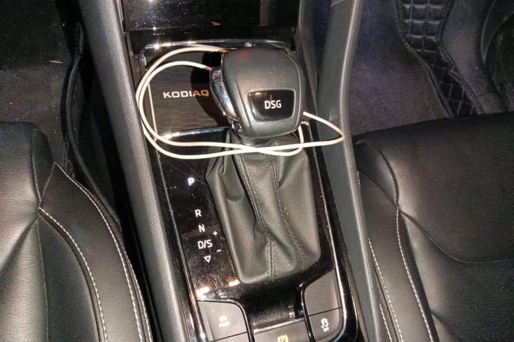 Used Skoda Kodiaq 2019 Facelifted TSI330 5-Seater Two-Wheel-Drive Luxury Enjoyment Edition China VI Standard Gear Lever