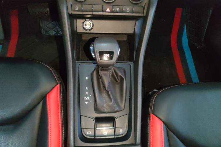 Used Skoda Kodiaq 2019 Restyled TSI330 5-Seater Two-Wheel Drive Standard Version China VI Gear Lever