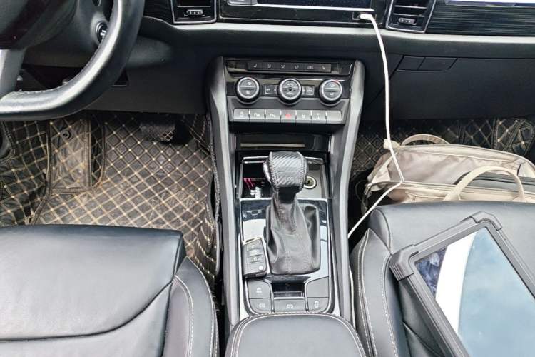 Used Skoda Kodiaq 2019 Facelifted TSI330 7-Seater Two-Wheel-Drive Luxury Enjoyment Edition China VI Standard Gear Lever