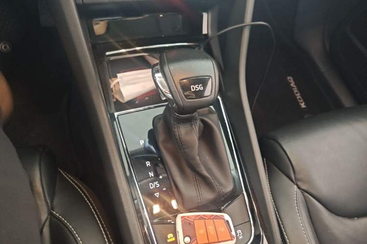 Used Skoda Kodiaq 2019 Facelifted TSI330 5-Seater Two-Wheel-Drive Luxury Enjoyment Edition China VI Standard Gear Lever