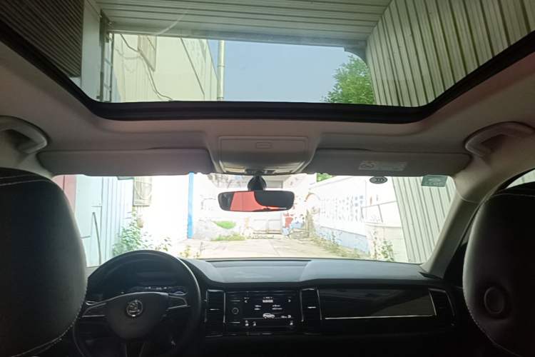 Used Skoda Kodiaq 2019 Facelifted TSI330 7-Seater Two-Wheel-Drive Luxury Enjoyment Edition China VI Standard Headliner