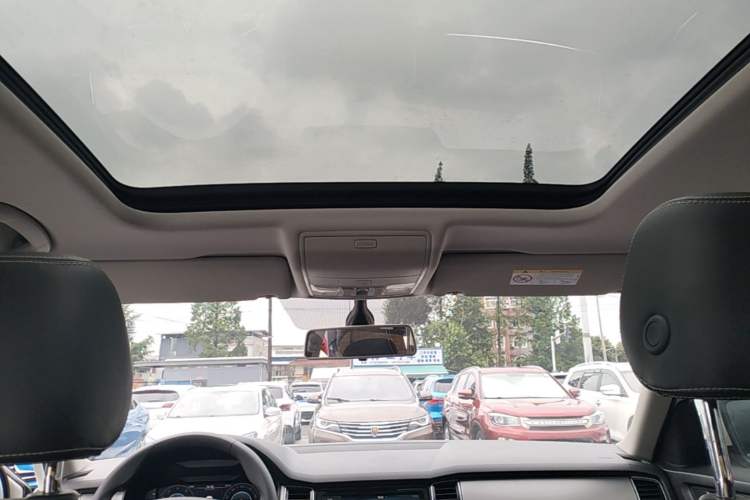 Used Skoda Kodiaq 2019 Restyled TSI330 7-Seater Two-Wheel Drive Comfort Edition China VI Standard Headliner