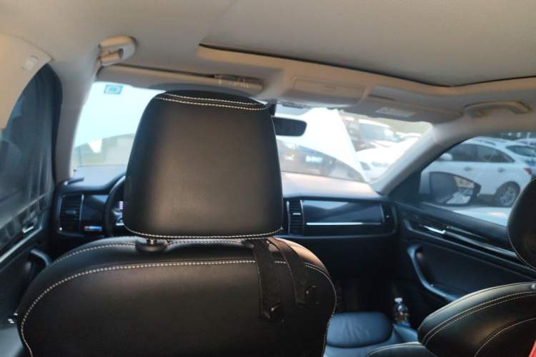 Used Skoda Kodiaq 2019 Facelifted TSI330 7-Seater Two-Wheel-Drive Luxury Enjoyment Edition China VI Standard Headliner