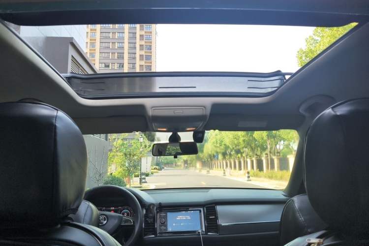 Used Skoda Kodiaq 2019 Restyled TSI330 5-Seater Two-Wheel Drive Comfort Version China VI Standard Headliner